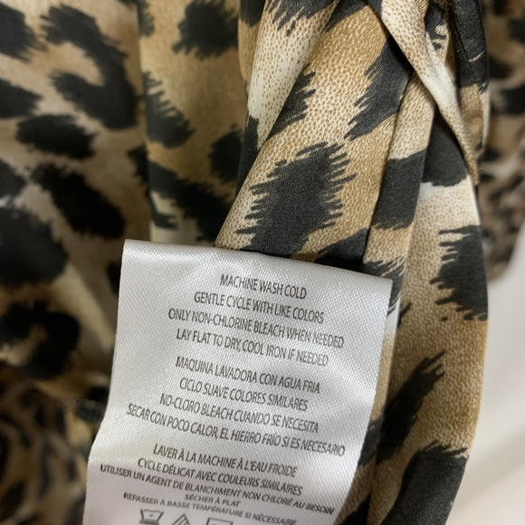 ELLEN TRACY • Animal Print Peplum Blouse • L - Picture 5 of 7